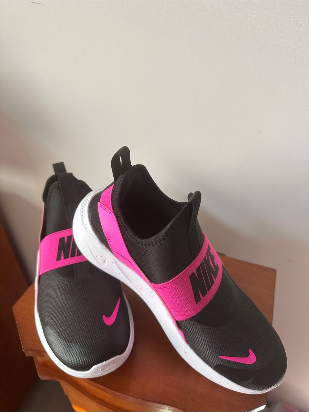 NWOT Nike Kids Black & Hot Pink Slip-On Sneaker 6.5 Y